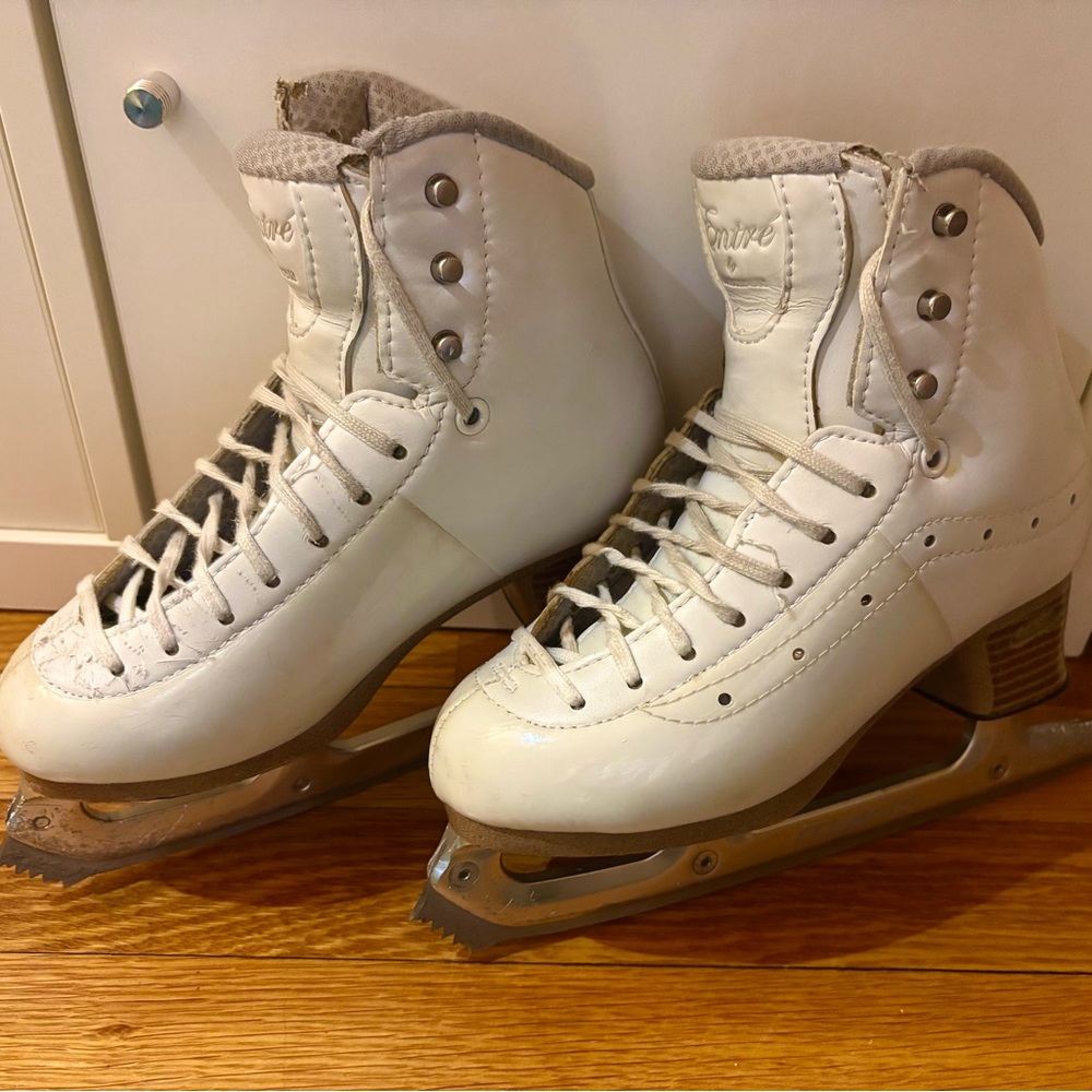 JACKSON Entre Girls Figure Skates and Matrix Legacy Blades